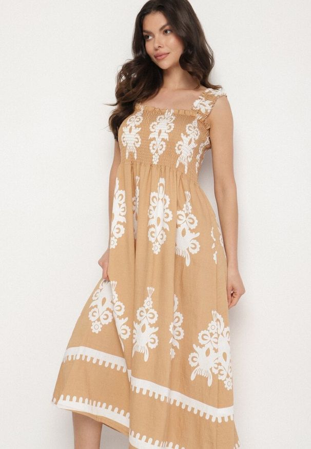 Born2be - Ciemnobeżowa Wiskozowa Sukienka o Rozkloszowanym Kroju w Ornamentny Wzór Adoxie. Okazja: na co dzień, na spacer. Kolor: beżowy. Materiał: wiskoza. Długość rękawa: na ramiączkach. Typ sukienki: rozkloszowane, proste. Styl: klasyczny, casual