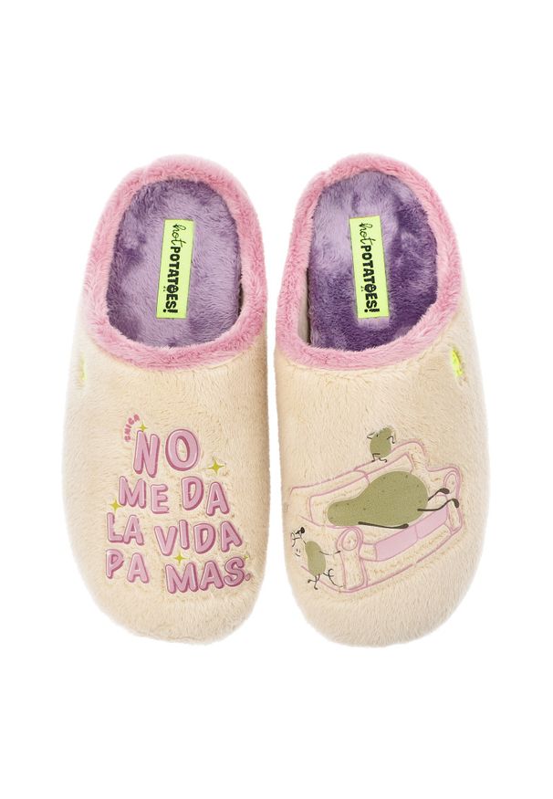 Hot Potatoes by Gioseppo - Kapcie damskie Gioseppo Hot Potatoes, pantofle na płaskiej podeszwie z ozdobnymi napisami ocieplane, beżowe, Scanlon-76959. Okazja: na co dzień, do domu. Kolor: beżowy. Materiał: materiał. Wzór: napisy. Obcas: na płaskiej podeszwie. Styl: casual