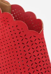 Born2be - Czerwone Ażurowe Sandały Vices na Szpilce Selianna. Okazja: na co dzień. Nosek buta: otwarty. Kolor: czerwony. Materiał: jeans. Wzór: ażurowy. Obcas: na szpilce. Styl: casual, klasyczny, wizytowy. Wysokość obcasa: średni #4