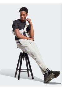 Adidas - adidas Spodnie dresowe IP2242 Szary Regular Fit. Kolor: szary. Materiał: bawełna, dresówka #6