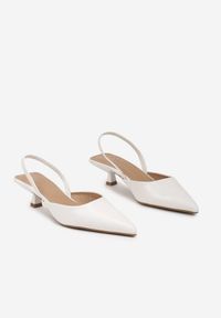 Renee - Białe Sandały na Kaczuszce Typu Slingback Donariel. Okazja: na co dzień. Kolor: biały. Materiał: jeans. Obcas: na szpilce. Styl: klasyczny, casual, elegancki, wizytowy. Wysokość obcasa: średni #6