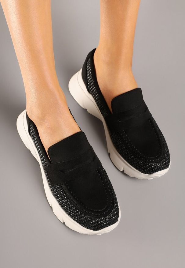 Renee - Czarne Półbuty na Tłoczonej Platformie Eraviella. Okazja: na co dzień. Kolor: czarny. Materiał: jeans. Obcas: na platformie. Styl: casual, elegancki. Wysokość obcasa: średni