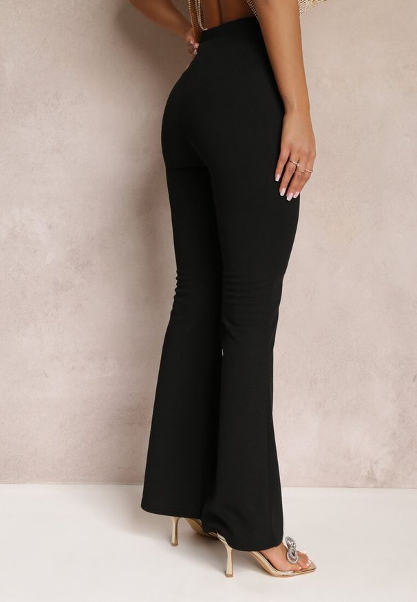 Renee - Czarne Spodnie Dzwony z Gumką w Talii Breylina. Okazja: na co dzień. Stan: podwyższony. Kolor: czarny. Materiał: jeans. Styl: casual, retro