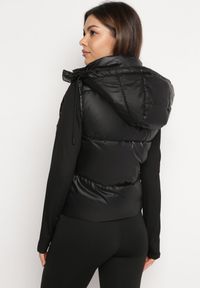 Born2be - Czarna Pikowana Kamizelka z Odpinanym Kapturem Winncea. Okazja: na co dzień. Kolor: czarny. Materiał: jeans. Styl: casual #5