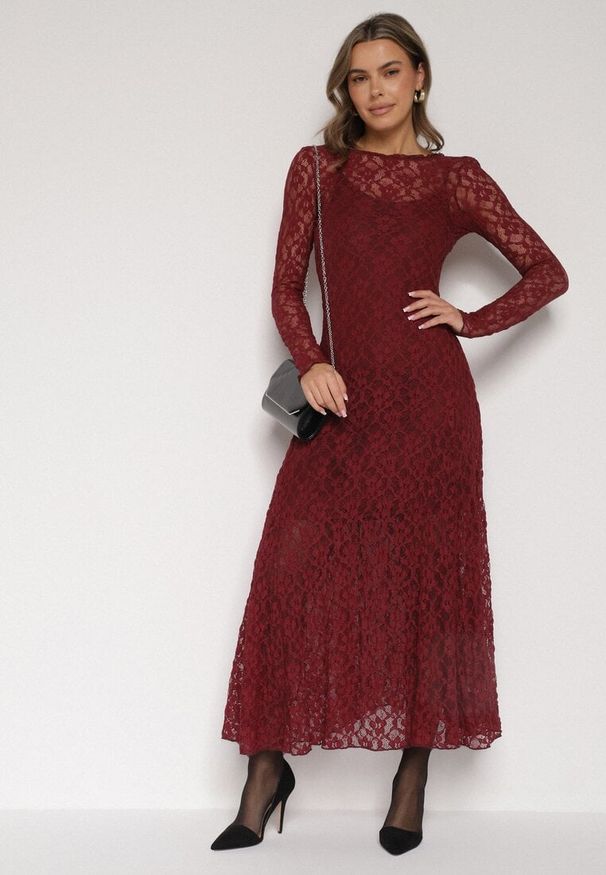 Born2be - Bordowa Koronkowa Sukienka Taliowana z Odkrytymi Plecami Talifera. Kolor: czerwony. Materiał: koronka. Długość rękawa: na ramiączkach. Wzór: koronka. Styl: elegancki, klasyczny