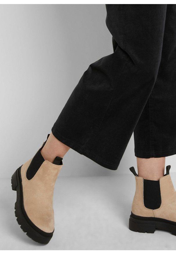 bonprix - Szerokie spodnie sztruksowe culotte high-waist z wygodnym paskiem, dł. 7/8. Stan: podwyższony. Kolor: czarny. Materiał: sztruks