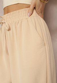 Renee - Beżowe Casualowe Spodnie High Waist Wykończone Gumką w Pasie Dimrue. Okazja: na co dzień. Stan: podwyższony. Kolor: beżowy. Styl: casual