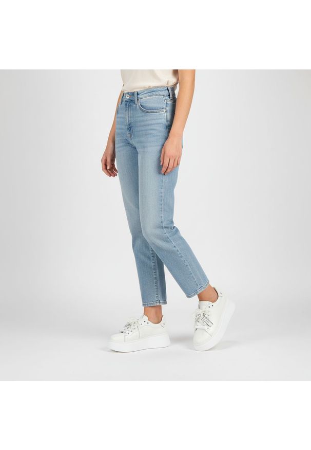 CheBello - Sneakersy damskie Chebello, cholewka ze skóry naturalnej gładkiej klasyczne sznurowanie ozdobne detale masywna podeszwa zapewniająca stabilność i wyg. Okazja: na co dzień. Zapięcie: sznurówki. Kolor: biały. Materiał: skóra. Szerokość cholewki: normalna. Wzór: gładki. Obcas: na platformie. Styl: klasyczny
