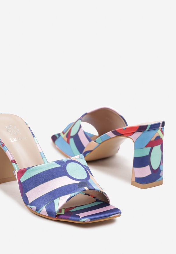 Born2be - Niebieskie Klapki na Słupkowym Obcasie w Stylu Boho Xiretta. Kolor: niebieski. Sezon: lato. Obcas: na obcasie. Styl: boho. Wysokość obcasa: średni