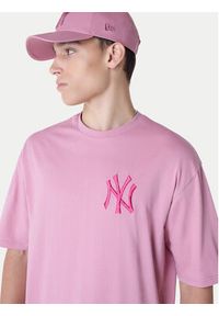 New Era T-Shirt New York Yankees MLB League Essential 60596181 Różowy Regular Fit. Kolor: różowy. Materiał: bawełna
