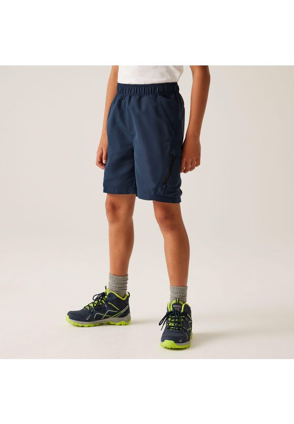 Regatta - Spodenki turystyczne dziecięce Sorcer. Kolor: czerwony. Materiał: tkanina, elastan. Styl: sportowy. Sport: turystyka piesza