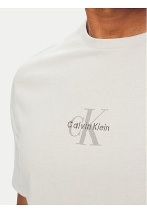Calvin Klein Jeans T-Shirt SS 30S LV04RB866G Szary jasny Regular Fit. Kolor: szary. Materiał: bawełna