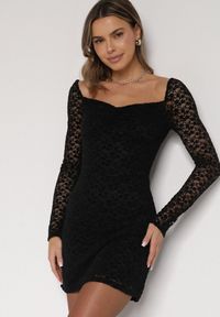 Born2be - Czarna Koronkowa Sukienka o Dopasowanym Kroju z Kwadratowym Dekoltem Tiwedesa. Okazja: na imprezę. Typ kołnierza: dekolt kwadratowy. Kolor: czarny. Materiał: koronka. Styl: klasyczny, elegancki #1