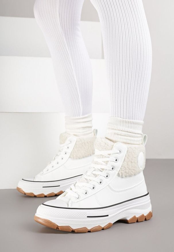 Born2be - Białe Traperki Typu Trampki na Platformie z Futerkowymi Wstawkami Mialessia. Okazja: na co dzień. Kolor: biały. Materiał: jeans, skóra. Obcas: na platformie. Styl: casual, rockowy