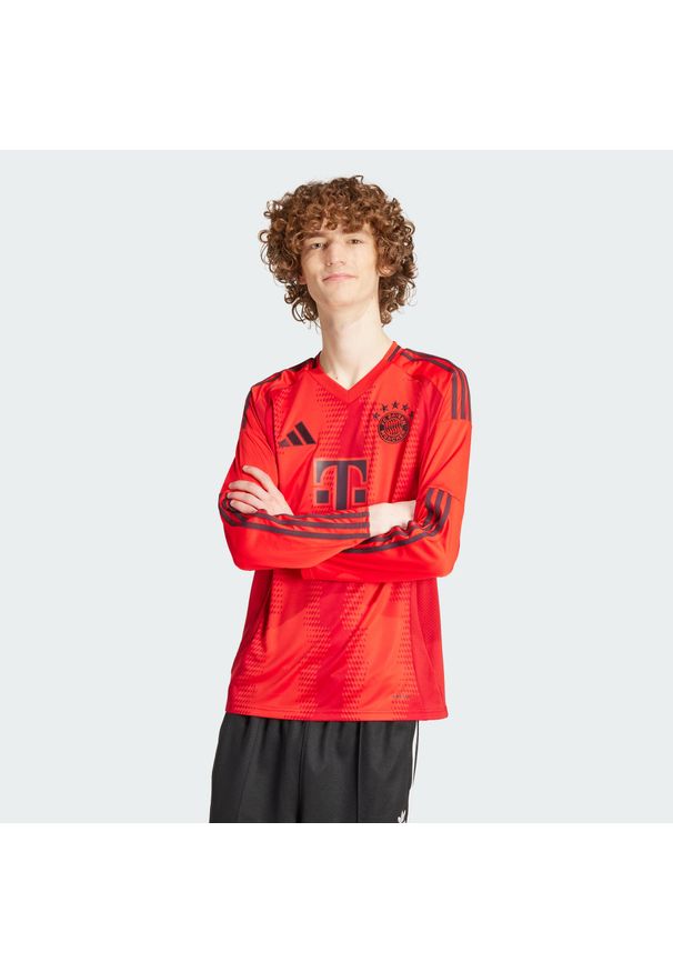 Adidas - Koszulka FC Bayern 24/25 Long Sleeve Home. Kolor: czerwony. Materiał: materiał. Długość rękawa: długi rękaw. Sport: piłka nożna