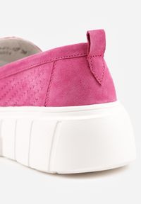 Renee - Fuksjowe Perforowane Mokasyny ze Skóry Naturalnej z Aplikacją na Platformie Heilarta. Kolor: różowy. Materiał: skóra. Szerokość cholewki: normalna. Wzór: aplikacja. Obcas: na platformie #4