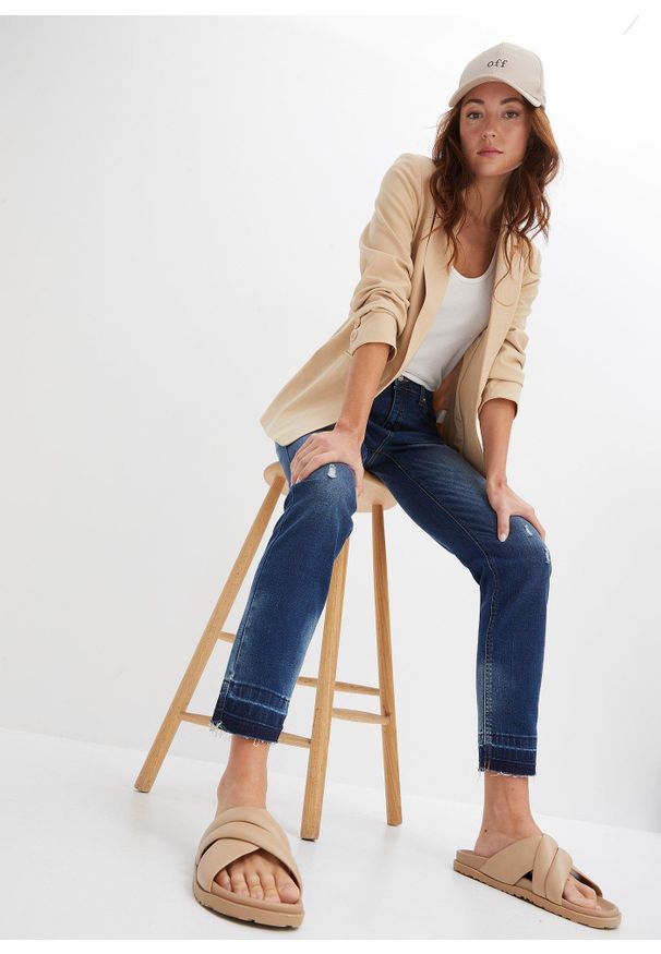 bonprix - Dżinsy Skinny, low waist, cropped. Kolor: niebieski