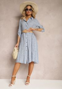 Renee - Jasnoniebieska Bawełniana Sukienka Koszulowa w Kropki Wexnella. Kolor: niebieski. Materiał: bawełna. Wzór: kropki. Typ sukienki: koszulowe. Długość: midi