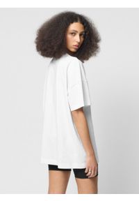 outhorn - T-shirt oversize z nadrukiem damski - biały. Okazja: na plażę. Kolor: biały. Materiał: bawełna, materiał, dzianina. Wzór: nadruk. Styl: wakacyjny #5