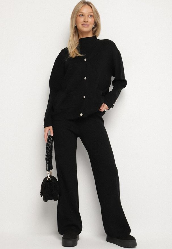 Born2be - Czarny Dzianinowy Komplet z Bawełną Spodnie Kardigan i Bluzka z Golfem Ralinada. Kolor: czarny. Materiał: dzianina, bawełna