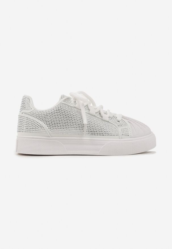 Renee - Białe Sneakersy z Ozdobnym Tłoczeniem i Cyrkoniami Dorreia. Okazja: na co dzień. Nosek buta: okrągły. Kolor: biały. Materiał: jeans. Wzór: aplikacja. Obcas: na płaskiej podeszwie