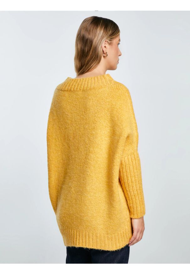 Big-Star - Sweter damski oversize z dodatkiem wełny żółty Mayamiko 201. Kolekcja: plus size. Kolor: żółty. Materiał: wełna. Wzór: ze splotem. Styl: elegancki, klasyczny