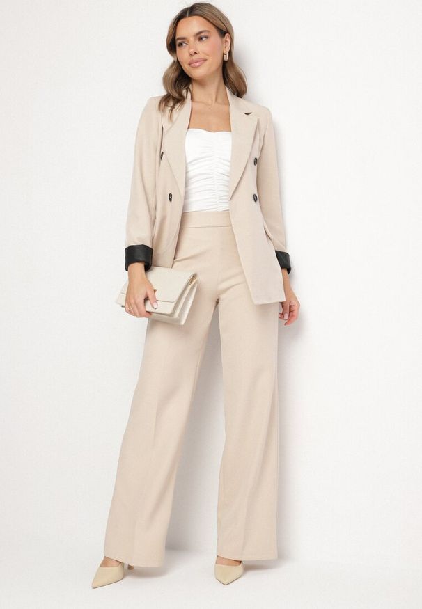 Born2be - Beżowa Marynarka Dwurzędowa z Ozdobnym Klapami Lorhiris. Okazja: na co dzień. Kolor: beżowy. Materiał: jeans. Styl: klasyczny, casual