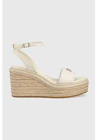Calvin Klein sandały WEDGE 50HH W/HW - JQ damskie kolor beżowy na koturnie HW0HW01490. Zapięcie: klamry. Kolor: beżowy. Materiał: skóra, guma. Obcas: na koturnie #1