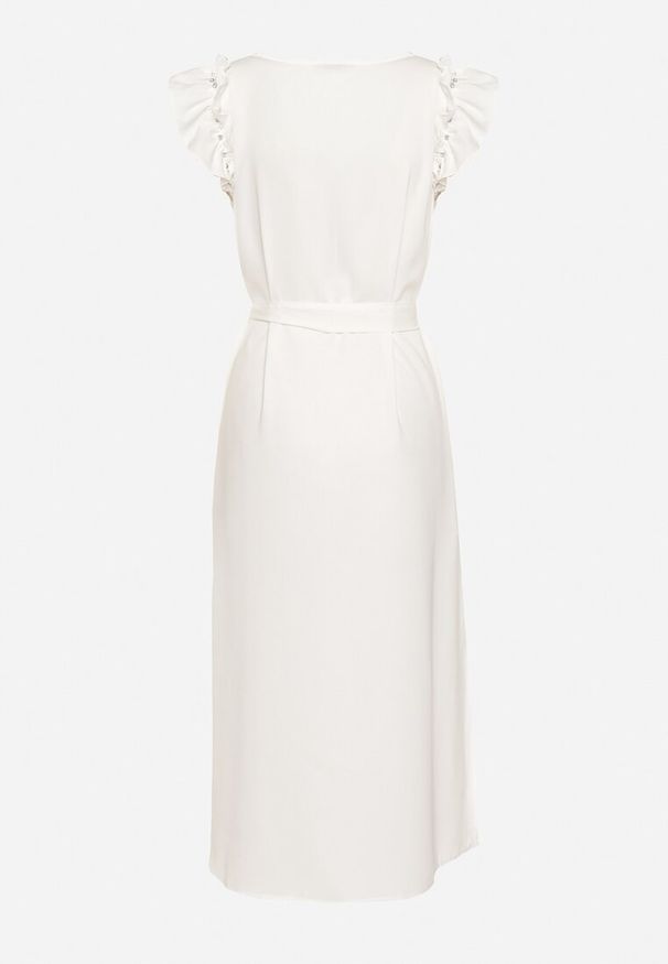 Born2be - Biała Sukienka Wiązana w Pasie z Rękawem z Falbanką z Rozcięciami i Cyrkoniami Fernesta. Okazja: do pracy. Typ kołnierza: kołnierz z falbankami. Kolor: biały. Wzór: aplikacja. Styl: elegancki, wizytowy