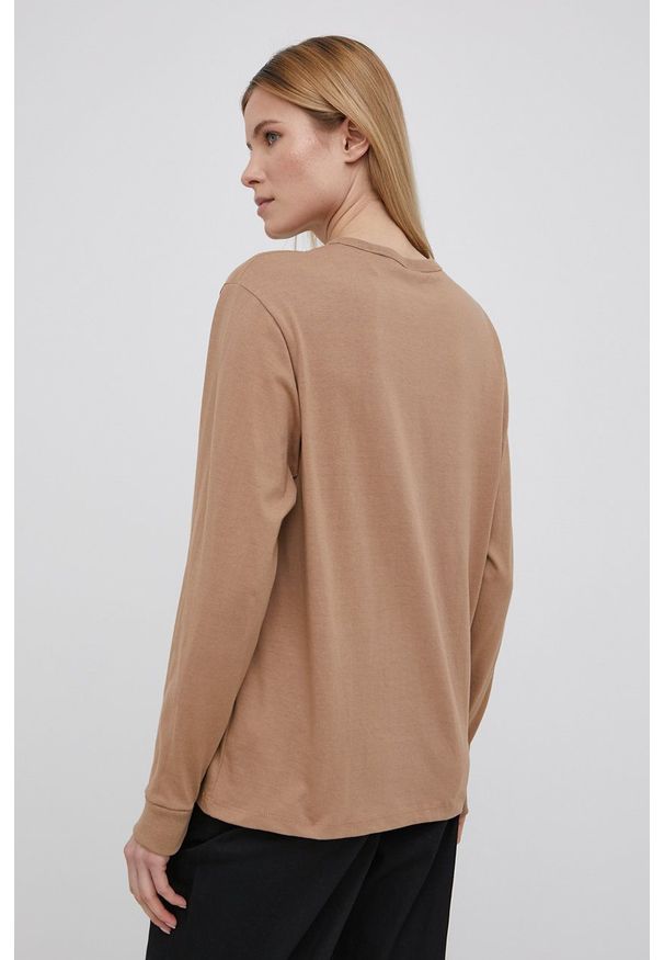 Vans longsleeve bawełniany kolor brązowy. Okazja: na co dzień. Kolor: brązowy. Materiał: bawełna. Długość rękawa: długi rękaw. Wzór: aplikacja, gładki. Styl: casual