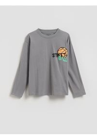 Reserved - Longsleeve z nadrukiem - ciemnoszary. Kolor: szary. Materiał: dzianina, bawełna. Długość rękawa: długi rękaw. Wzór: nadruk