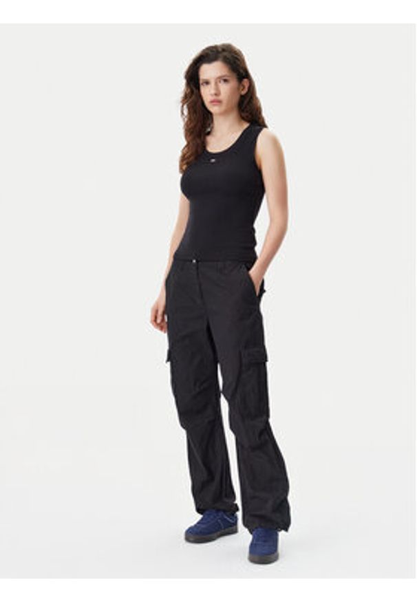 Tommy Jeans Top Essential DW0DW20673 Czarny Slim Fit. Kolor: czarny. Materiał: bawełna