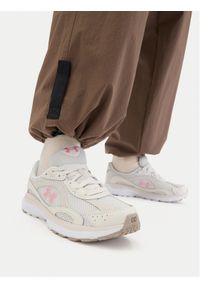 Under Armour Sneakersy UA Tech Runner 6007575 Écru. Kolor: kremowy. Materiał: materiał #1