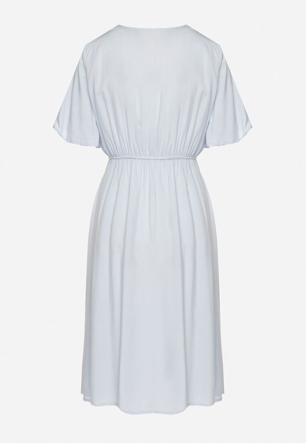 Born2be - Jasnoniebieska Bawełniana Sukienka o Rozkloszowanym Fasonie Liranelle. Okazja: na co dzień. Typ kołnierza: dekolt w kształcie V. Kolor: niebieski. Materiał: bawełna. Długość rękawa: krótki rękaw. Sezon: lato. Typ sukienki: rozkloszowane. Styl: casual, elegancki