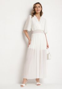 Born2be - Biały Plisowany Kombinezon o Kopertowym Kroju z Gumką w Talii Ameddie. Okazja: na co dzień. Kolor: biały. Styl: elegancki, casual #6