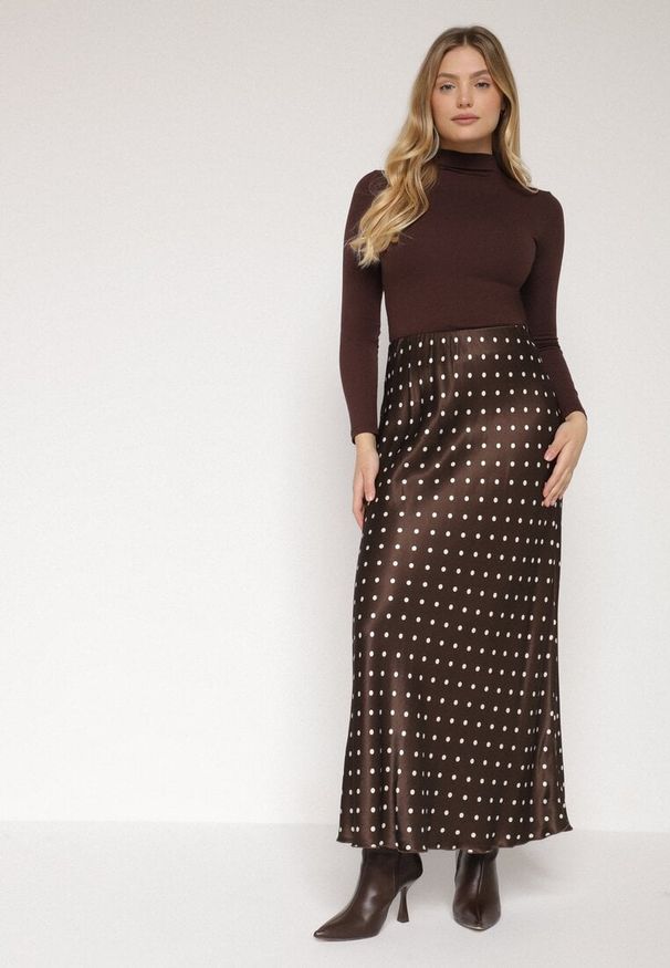 Born2be - Brązowa Wiskozowa Spódnica Satynowa w Kropki o Rozkloszowanym Kroju Fedrana. Okazja: na co dzień. Kolor: brązowy. Materiał: satyna, wiskoza. Wzór: kropki. Styl: klasyczny, casual, elegancki
