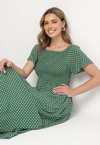 Born2be - Zielona Sukienka z Bawełny o Rozkloszowanym Kroju w Kropeczki Lisadrisa. Okazja: na co dzień, na imprezę. Kolor: zielony. Materiał: bawełna. Długość rękawa: krótki rękaw. Styl: klasyczny, casual, elegancki #2
