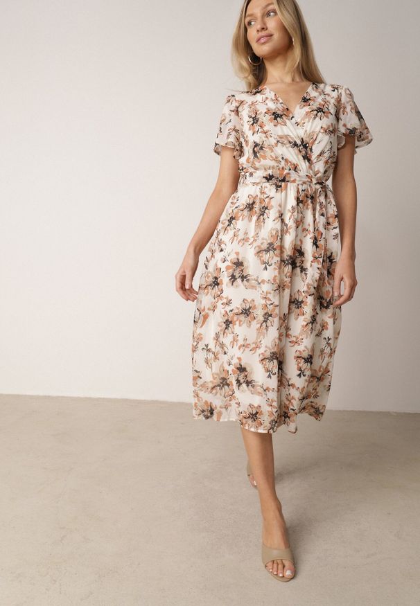 Born2be - Beżowo-Pomarańczowa Kopertowa Sukienka w Kwiaty z Wiązanym Paskiem i Brokatem Hilingea. Okazja: do pracy, na co dzień, na imprezę. Kolor: pomarańczowy. Wzór: kwiaty. Typ sukienki: kopertowe. Styl: elegancki, casual. Długość: midi