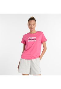 Koszulka damska New Balance WT51540DAB – różowa. Kolor: różowy. Materiał: bawełna, materiał. Wzór: napisy #1