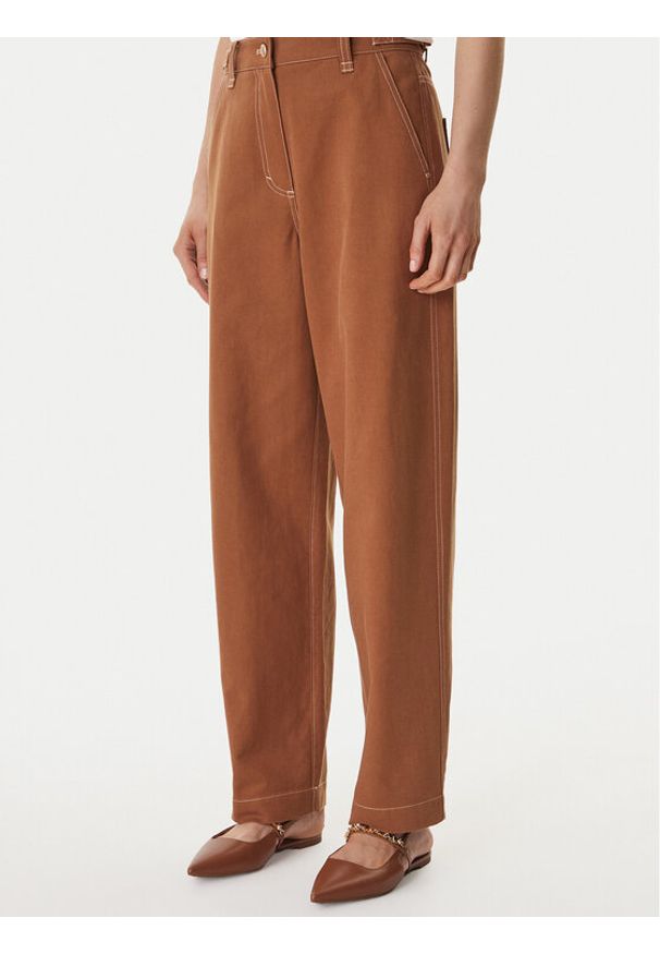 Guess Jeansy W6GB10 W1805 Brązowy Relaxed Fit. Kolor: brązowy