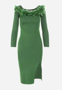 Born2be - Zielona Sukienka Dzianinowa z Piórami Preta. Kolor: zielony. Materiał: dzianina. Typ sukienki: dopasowane #4