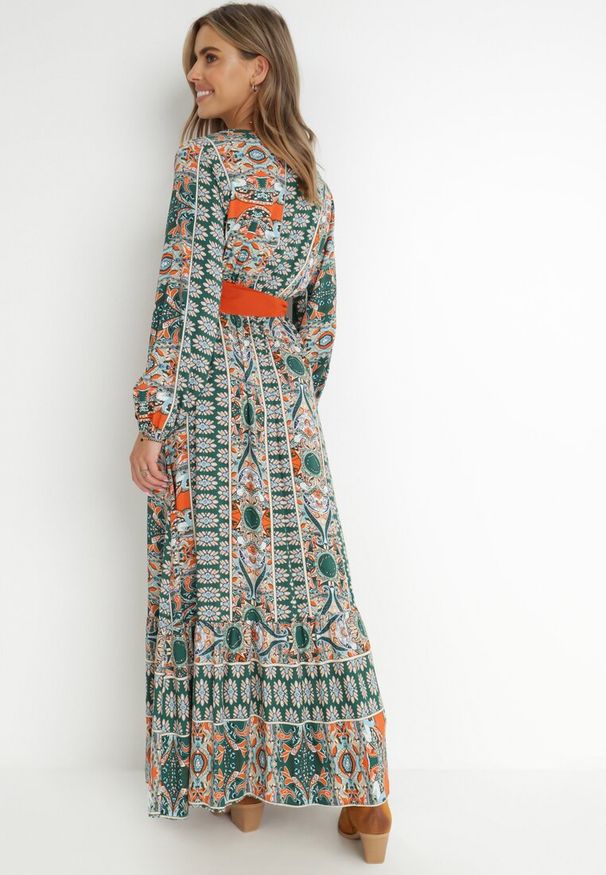 Born2be - Zielona Sukienka Rozkloszowana z Paskiem Nazene. Kolor: zielony. Materiał: tkanina, materiał. Wzór: kwiaty. Typ sukienki: kopertowe, rozkloszowane. Styl: boho, retro. Długość: maxi