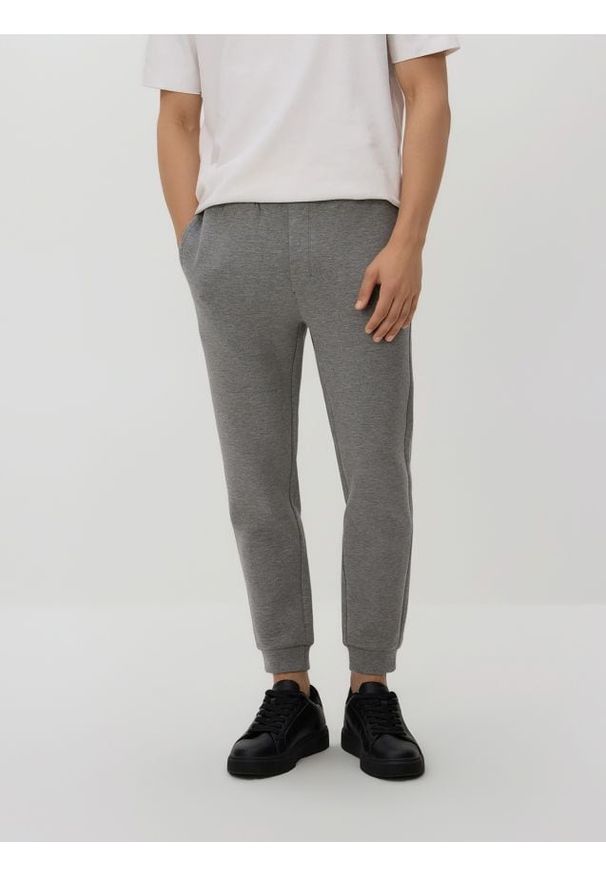 Reserved - Spodnie dresowe slim fit - jasnoszary. Kolor: szary. Materiał: dresówka