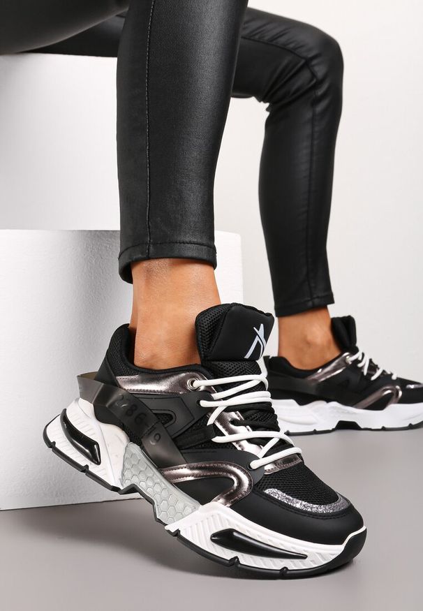 Renee - Czarne Nowoczesne Sneakersy z Grubą Podeszwą i Sznurowaniem Silika. Okazja: na co dzień. Nosek buta: okrągły. Kolor: czarny. Materiał: jeans