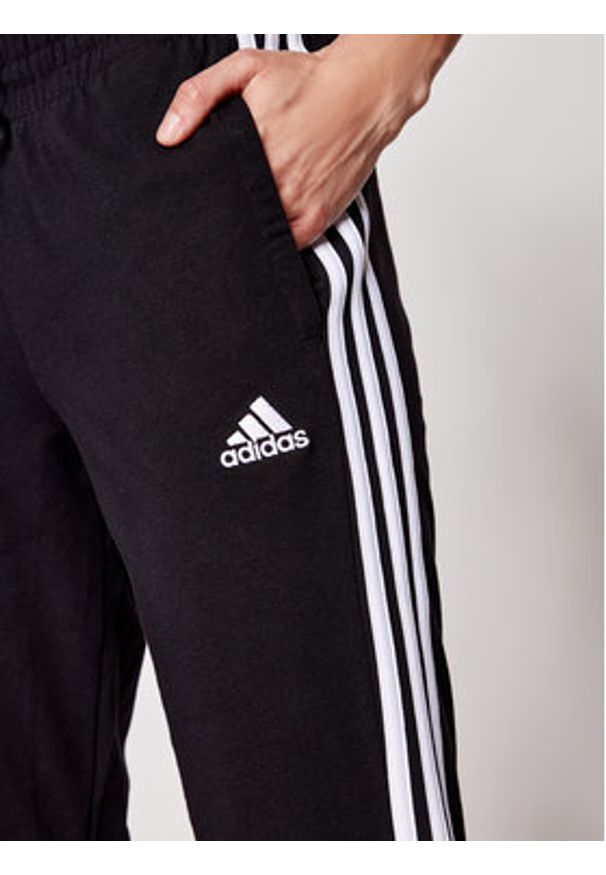 Adidas - adidas Spodnie dresowe 3-Stripes GM5542 Czarny Slim Fit. Kolor: czarny. Materiał: bawełna