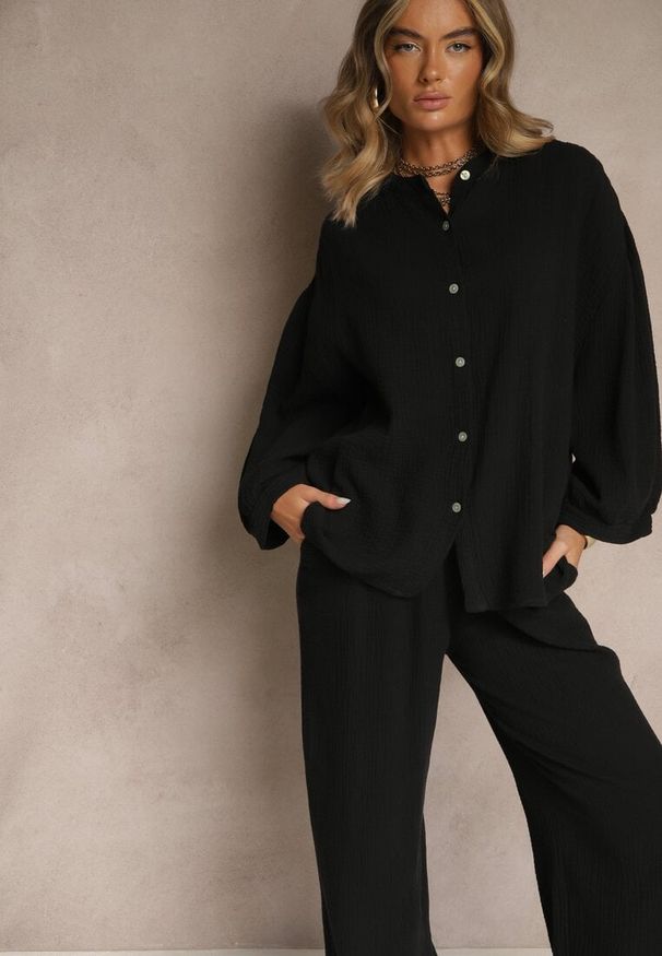 Renee - Czarny Bawełniany Komplet Muślinowy Oversize z Koszulą i Szerokimi Spodniami Ziorina. Kolor: czarny. Materiał: bawełna. Wzór: aplikacja