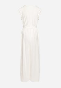 Born2be - Biały Taliowany Kombinezon Koktajlowy z Paskiem w Talii i Falbanami przy Ramionach Vimarine. Okazja: na imprezę. Kolor: biały. Materiał: jeans. Styl: wizytowy #2