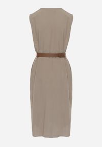 Born2be - Zielona Taliowana Sukienka z Bawełną i Wiskozą Ozdobiona Paskiem Luven. Okazja: na co dzień. Kolor: zielony. Materiał: wiskoza, bawełna. Wzór: aplikacja. Typ sukienki: proste. Styl: casual, elegancki #8