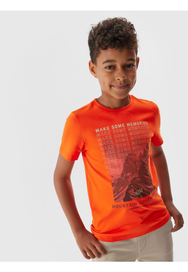 4f - T-shirt z nadrukiem chłopięcy. Kolor: pomarańczowy. Materiał: bawełna. Wzór: nadruk