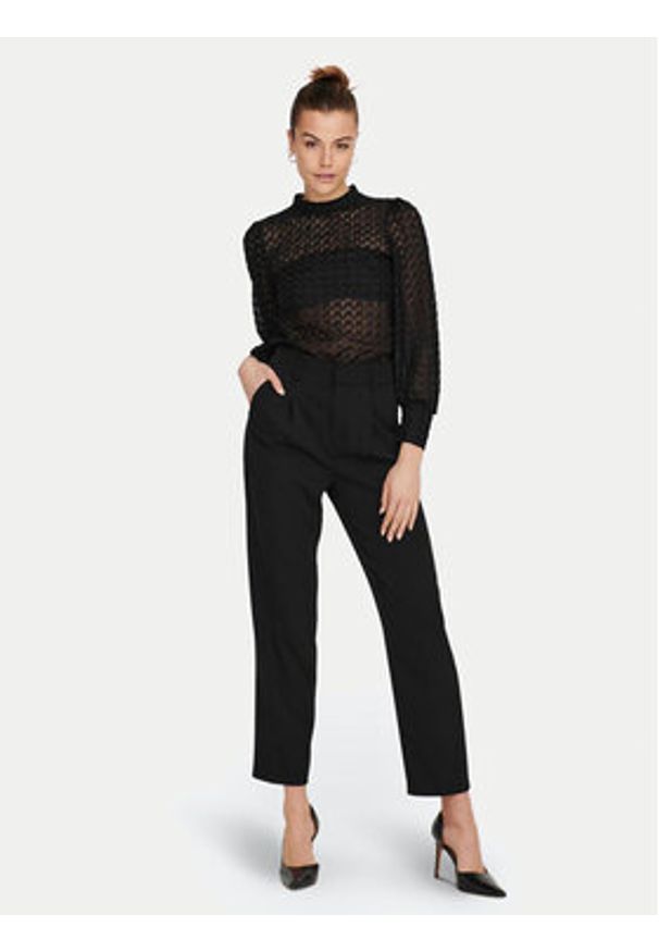 JDY Bluzka Avery 15268408 Czarny Regular Fit. Kolor: czarny. Materiał: syntetyk